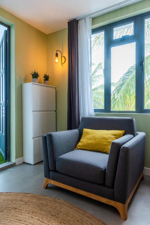 Les Cerisiers Beach Residence, Cosy And Modern 3 Bedroom Apartment Located 50 Metres From The Beach And From All Amenities And Restaurants On The Coastal Road Flic en Flac ภายนอก รูปภาพ