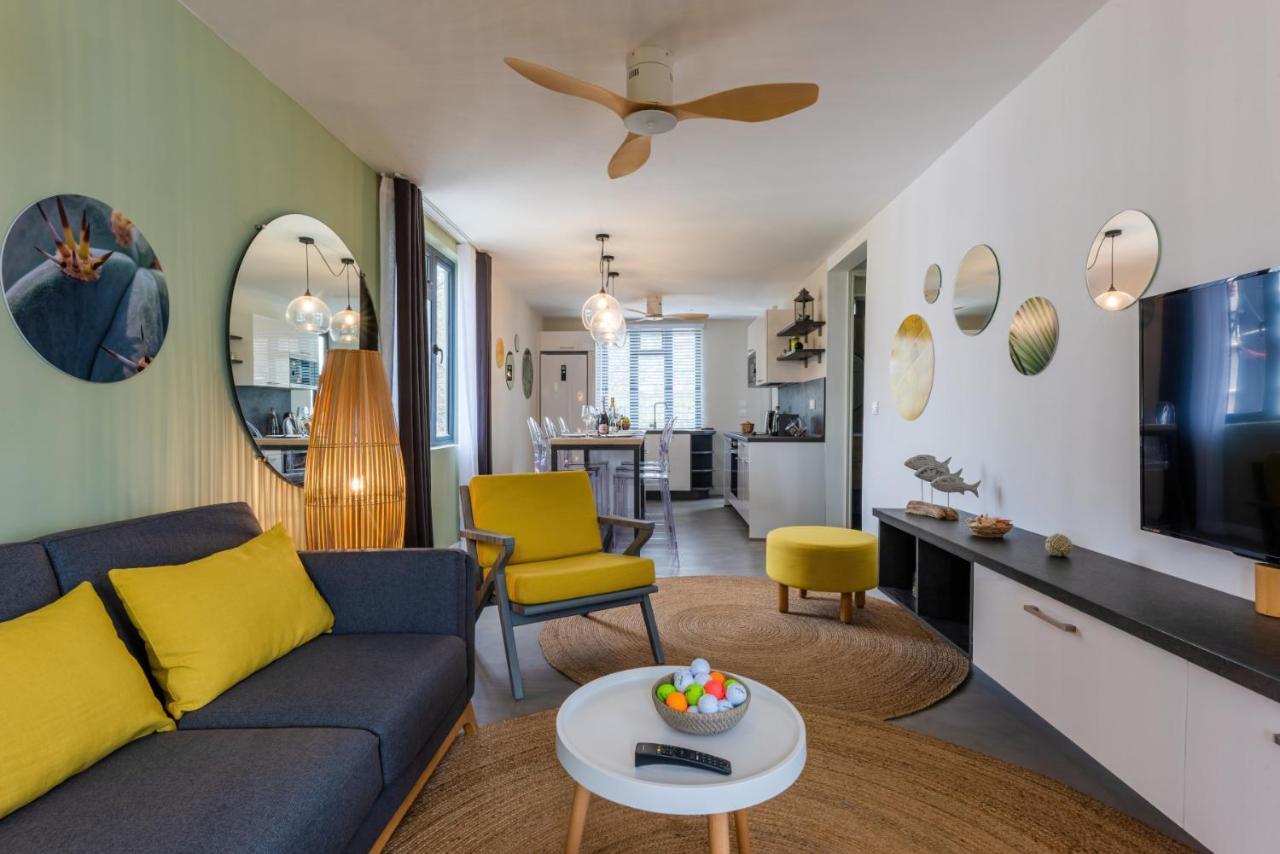 Les Cerisiers Beach Residence, Cosy And Modern 3 Bedroom Apartment Located 50 Metres From The Beach And From All Amenities And Restaurants On The Coastal Road Flic en Flac ภายนอก รูปภาพ
