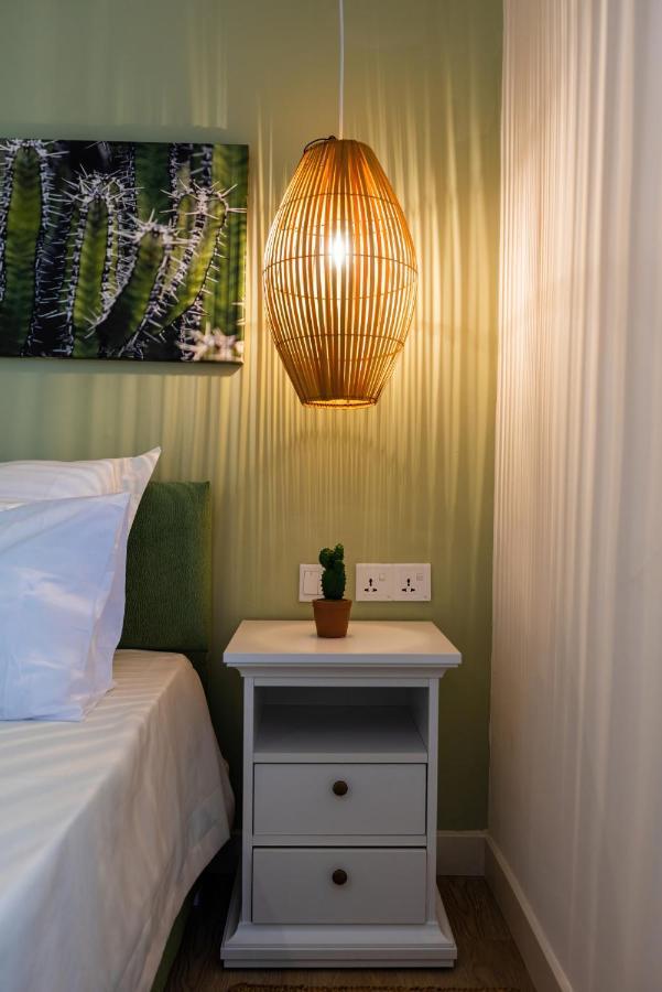 Les Cerisiers Beach Residence, Cosy And Modern 3 Bedroom Apartment Located 50 Metres From The Beach And From All Amenities And Restaurants On The Coastal Road Flic en Flac ภายนอก รูปภาพ