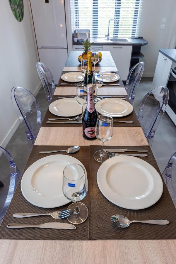 Les Cerisiers Beach Residence, Cosy And Modern 3 Bedroom Apartment Located 50 Metres From The Beach And From All Amenities And Restaurants On The Coastal Road Flic en Flac ภายนอก รูปภาพ