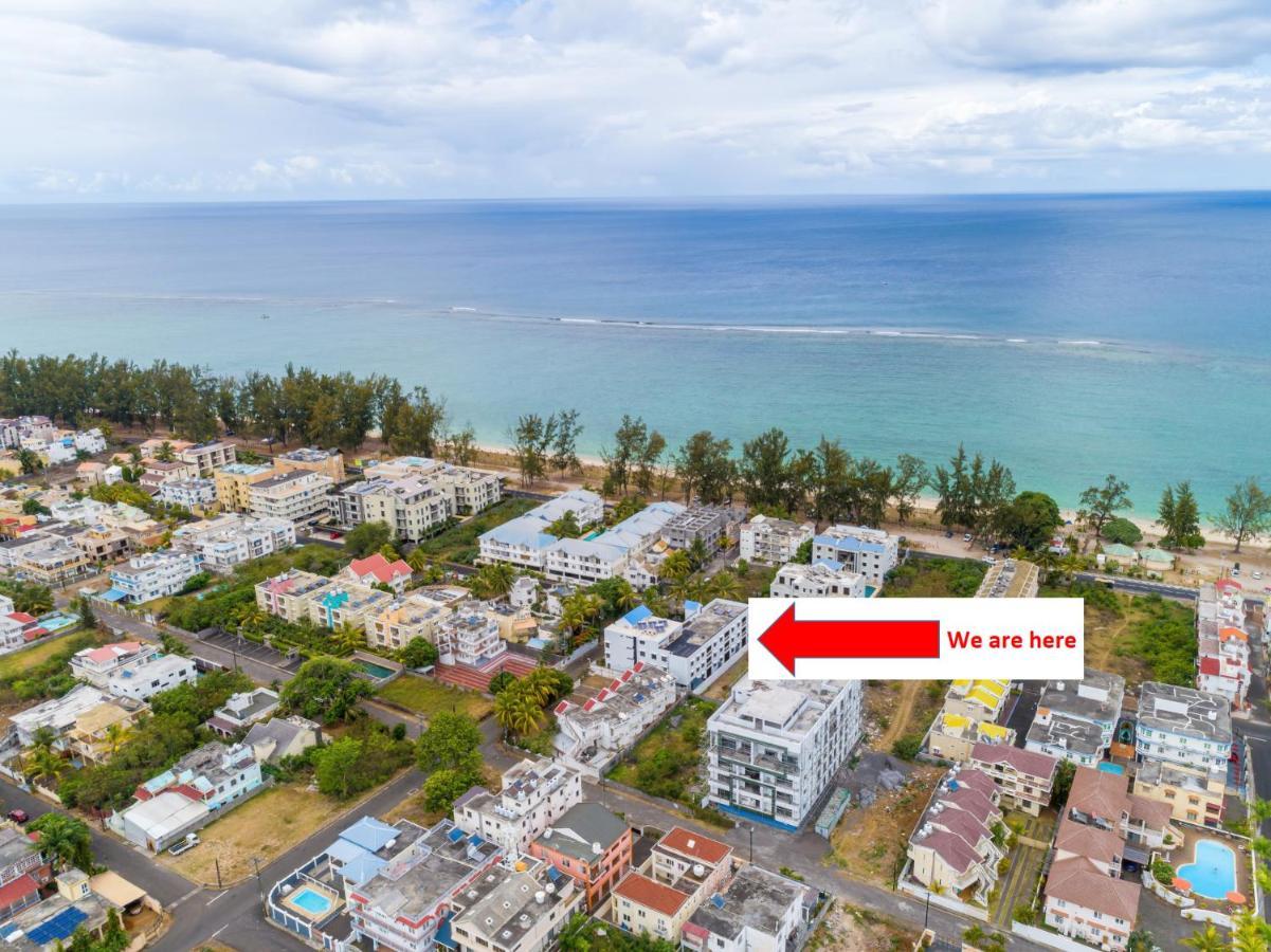 Les Cerisiers Beach Residence, Cosy And Modern 3 Bedroom Apartment Located 50 Metres From The Beach And From All Amenities And Restaurants On The Coastal Road Flic en Flac ภายนอก รูปภาพ