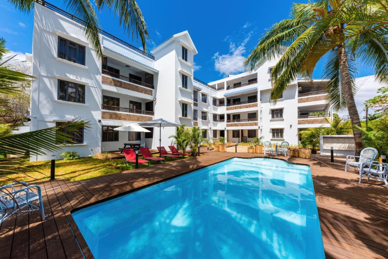 Les Cerisiers Beach Residence, Cosy And Modern 3 Bedroom Apartment Located 50 Metres From The Beach And From All Amenities And Restaurants On The Coastal Road Flic en Flac ภายนอก รูปภาพ