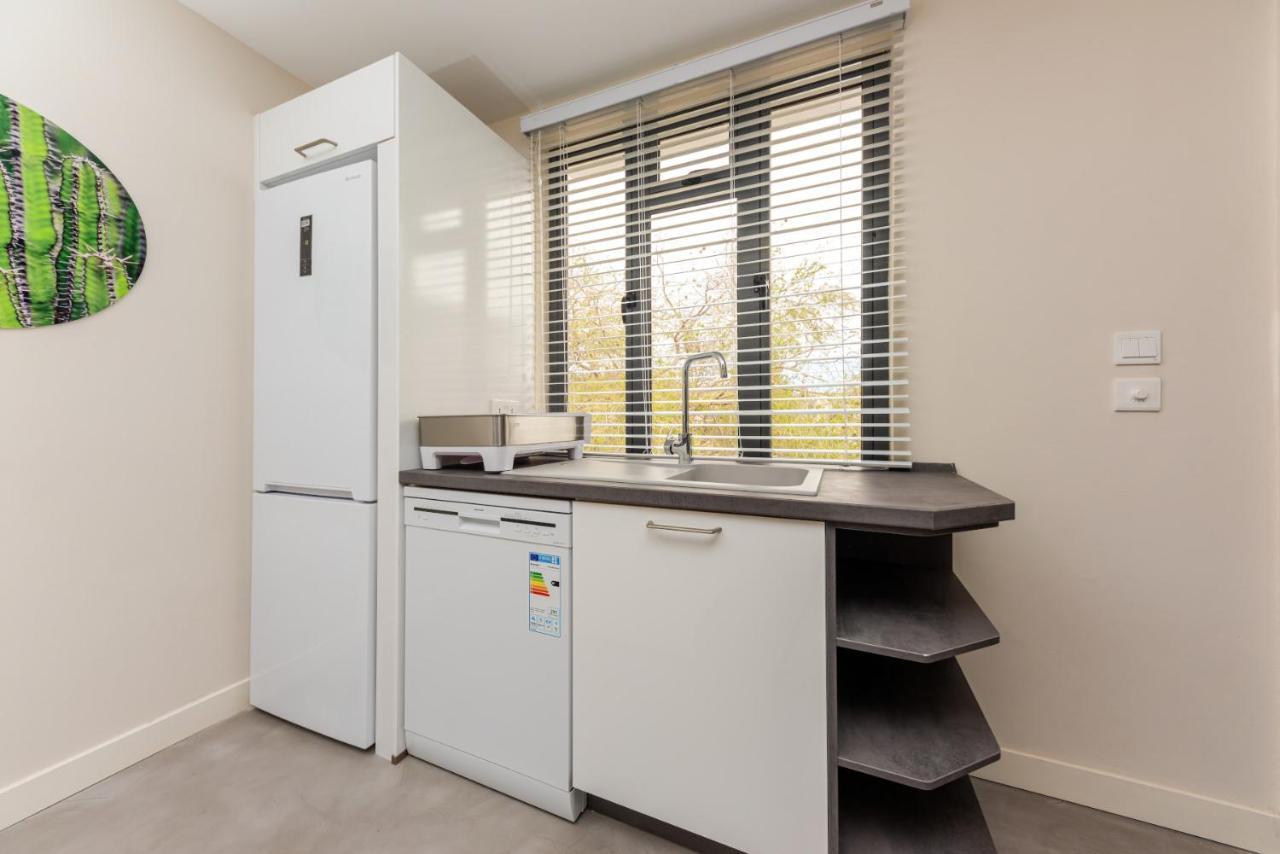 Les Cerisiers Beach Residence, Cosy And Modern 3 Bedroom Apartment Located 50 Metres From The Beach And From All Amenities And Restaurants On The Coastal Road Flic en Flac ภายนอก รูปภาพ