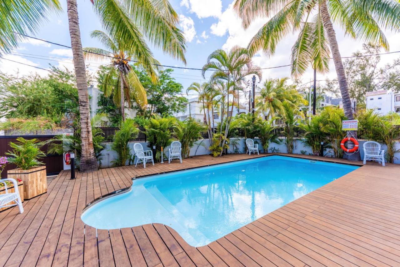 Les Cerisiers Beach Residence, Cosy And Modern 3 Bedroom Apartment Located 50 Metres From The Beach And From All Amenities And Restaurants On The Coastal Road Flic en Flac ภายนอก รูปภาพ