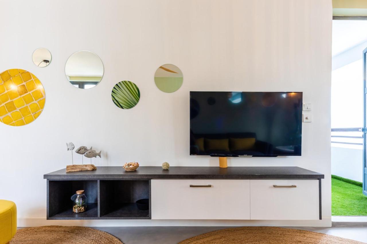Les Cerisiers Beach Residence, Cosy And Modern 3 Bedroom Apartment Located 50 Metres From The Beach And From All Amenities And Restaurants On The Coastal Road Flic en Flac ภายนอก รูปภาพ