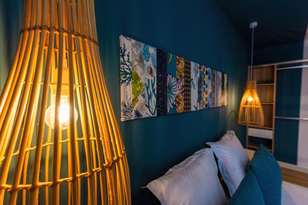 Les Cerisiers Beach Residence, Cosy And Modern 3 Bedroom Apartment Located 50 Metres From The Beach And From All Amenities And Restaurants On The Coastal Road Flic en Flac ภายนอก รูปภาพ