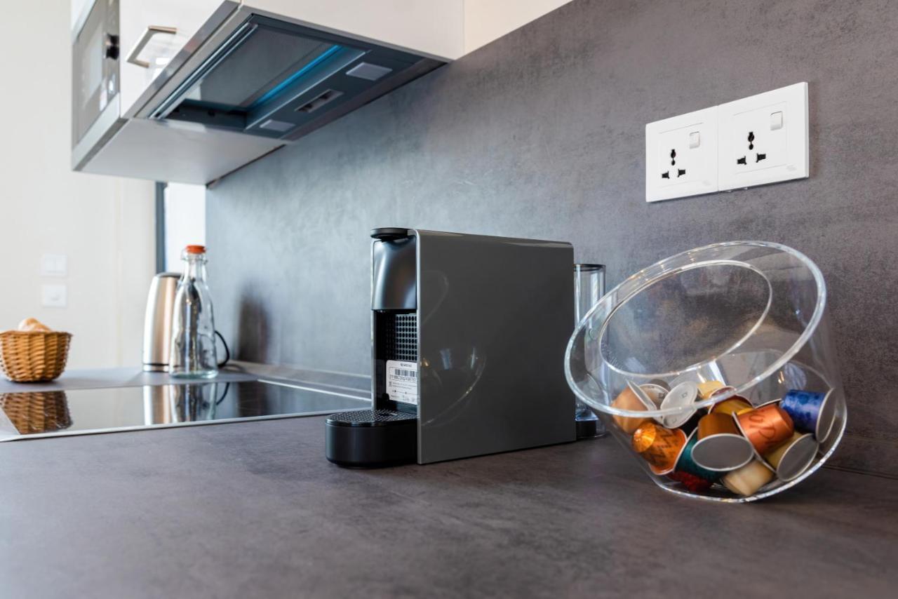 Les Cerisiers Beach Residence, Cosy And Modern 3 Bedroom Apartment Located 50 Metres From The Beach And From All Amenities And Restaurants On The Coastal Road Flic en Flac ภายนอก รูปภาพ