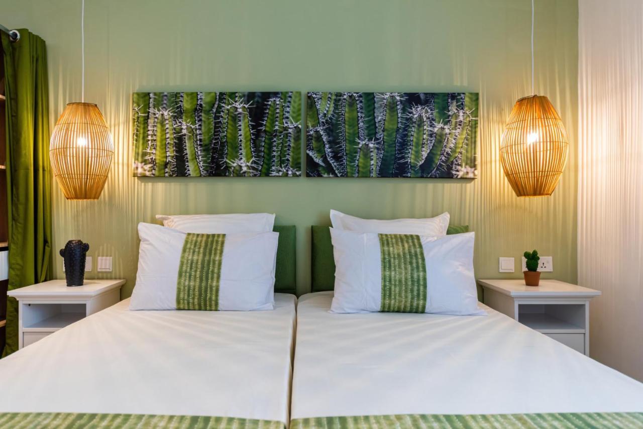 Les Cerisiers Beach Residence, Cosy And Modern 3 Bedroom Apartment Located 50 Metres From The Beach And From All Amenities And Restaurants On The Coastal Road Flic en Flac ภายนอก รูปภาพ
