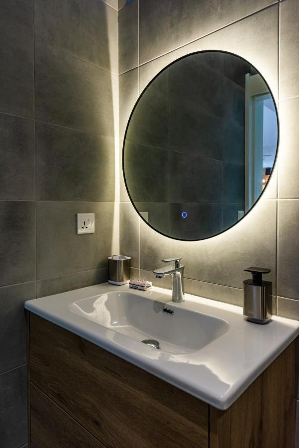 Les Cerisiers Beach Residence, Cosy And Modern 3 Bedroom Apartment Located 50 Metres From The Beach And From All Amenities And Restaurants On The Coastal Road Flic en Flac ภายนอก รูปภาพ