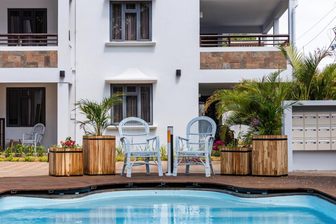 Les Cerisiers Beach Residence, Cosy And Modern 3 Bedroom Apartment Located 50 Metres From The Beach And From All Amenities And Restaurants On The Coastal Road Flic en Flac ภายนอก รูปภาพ