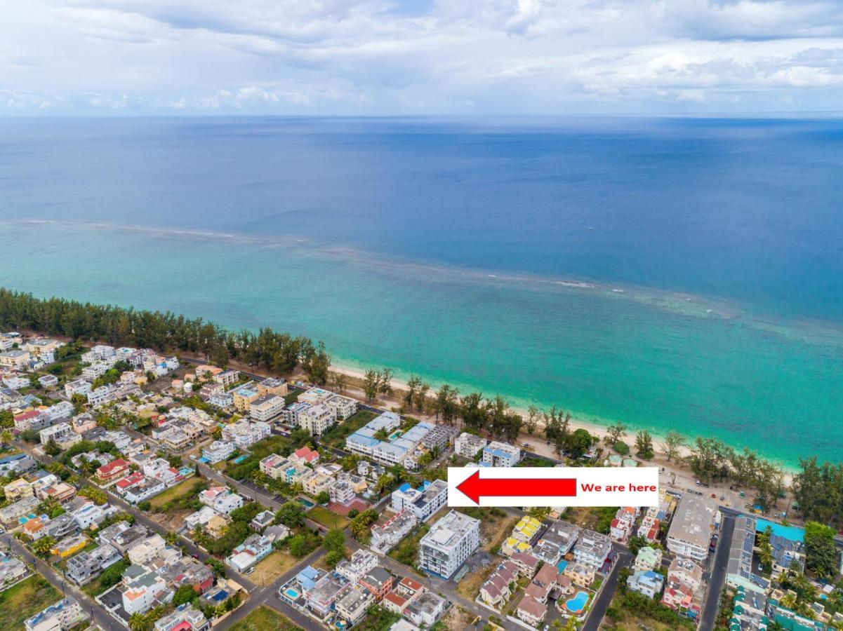 Les Cerisiers Beach Residence, Cosy And Modern 3 Bedroom Apartment Located 50 Metres From The Beach And From All Amenities And Restaurants On The Coastal Road Flic en Flac ภายนอก รูปภาพ